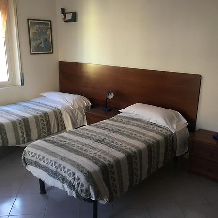 Appartamento Miramare, 2 Camere, Cucina, Bagno, Βεντιμίλια Εξωτερικό φωτογραφία