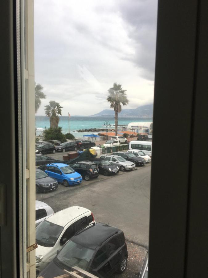 Appartamento Miramare, 2 Camere, Cucina, Bagno, Βεντιμίλια Εξωτερικό φωτογραφία