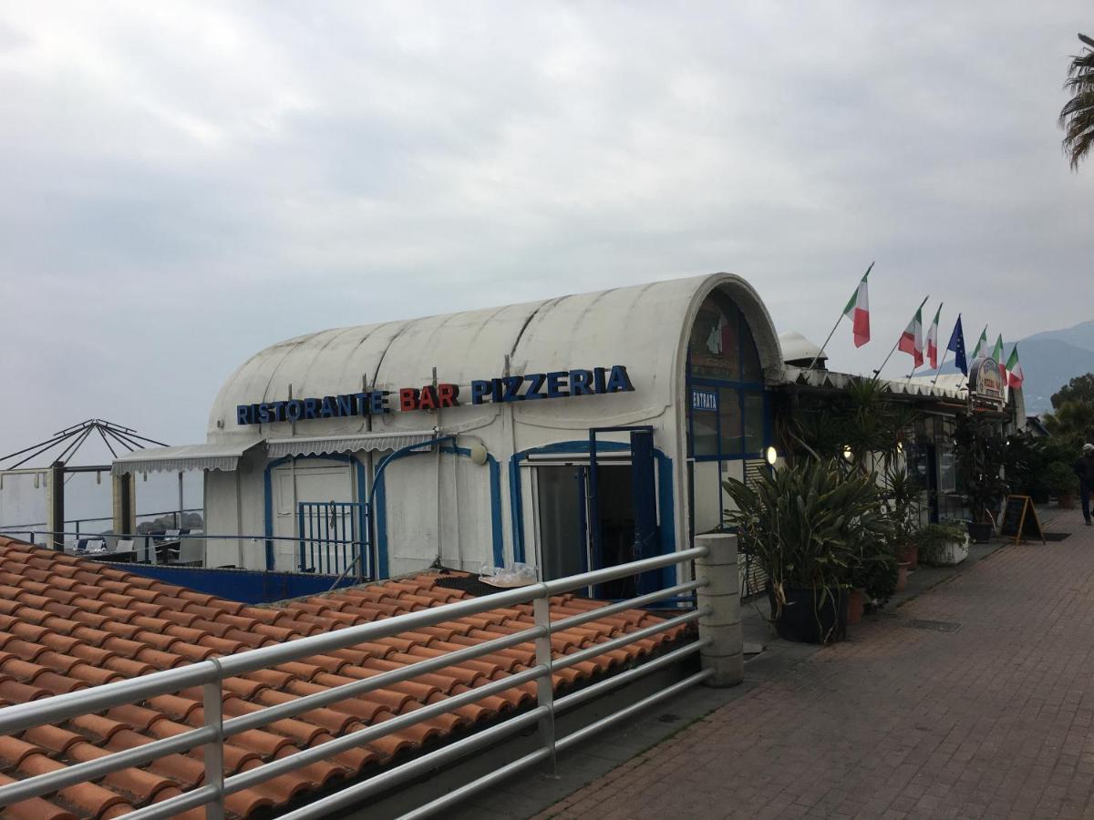 Appartamento Miramare, 2 Camere, Cucina, Bagno, Βεντιμίλια Εξωτερικό φωτογραφία